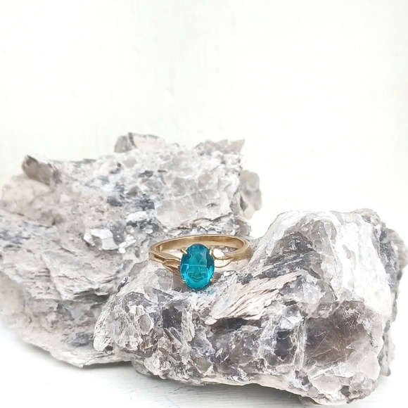 Aquamarine Gold Ring - Picture 5 of 11